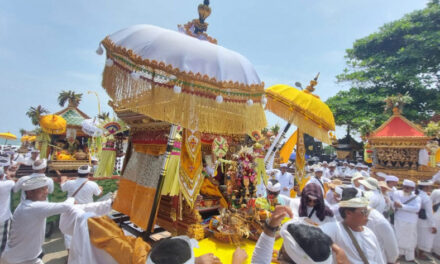 Upacara Melasti di Desa Adat Canggu – Upacara Pembersihan