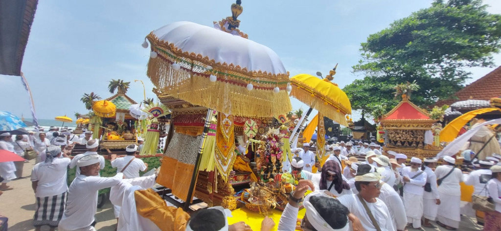 Upacara Melasti di Desa Adat Canggu – Upacara Pembersihan